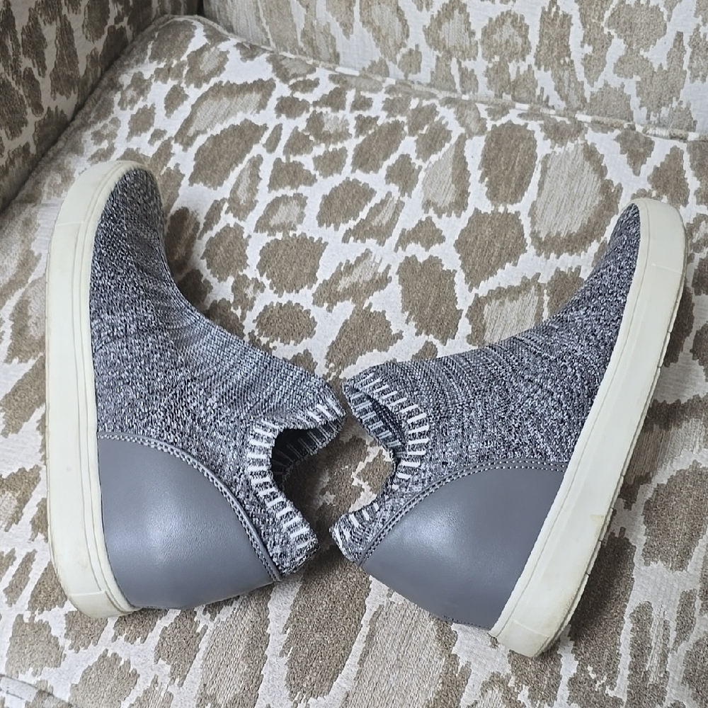 Brash Gray Knit Slip-On Sneakers with Textured Upper - Picture 6 of 13
